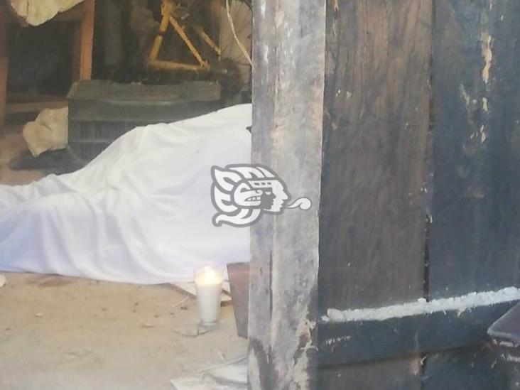 Hallan a hombre ahorcado en vivienda de Coscomatepec; se habría suicidado