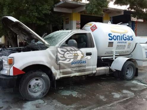 Corto circuito en camioneta gasera moviliza a PC y Bomberos en Coatzacoalcos