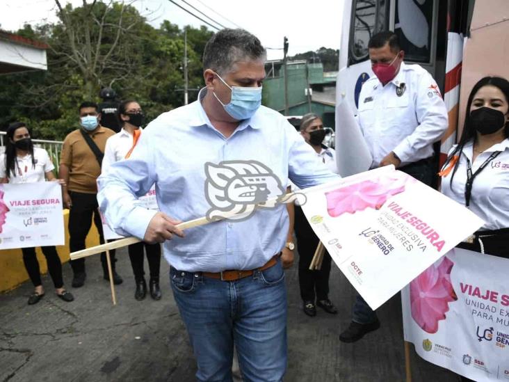 En Xalapa, transporte exclusivo para mujeres: “autobús rosa”