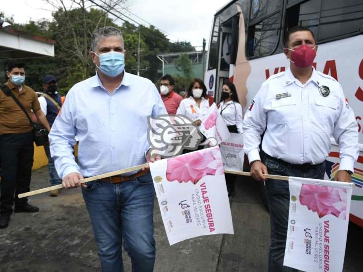 En Xalapa, transporte exclusivo para mujeres: “autobús rosa”