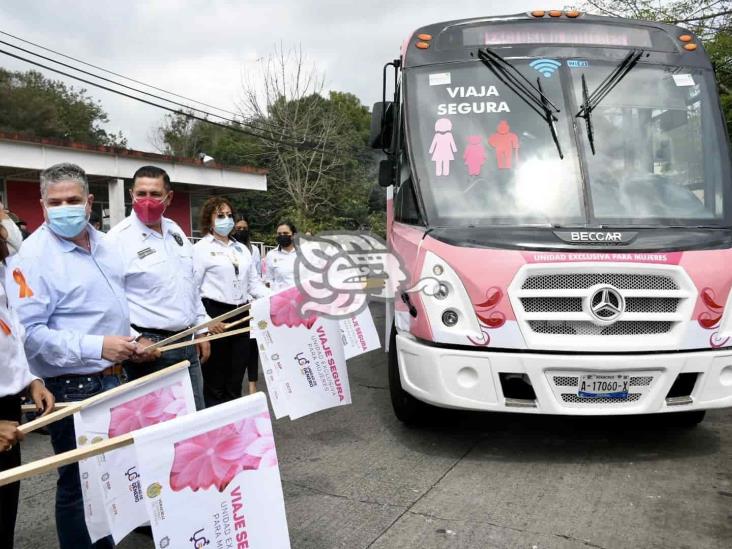 En Xalapa, transporte exclusivo para mujeres: “autobús rosa”