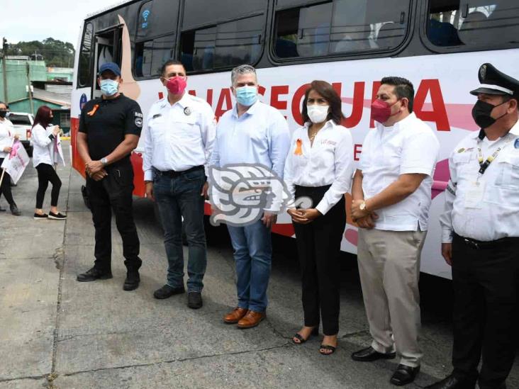 En Xalapa, transporte exclusivo para mujeres: “autobús rosa”