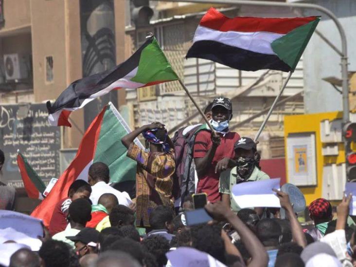 Dan golpe de Estado en Sudán; militares detienen al primer ministro