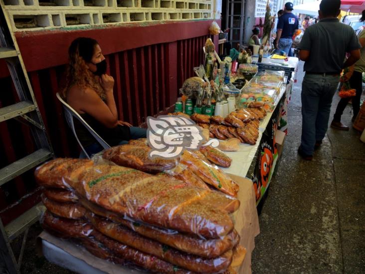 Pan de muerto y calaveritas, muy cotizados en mercados de Coatzacoalcos