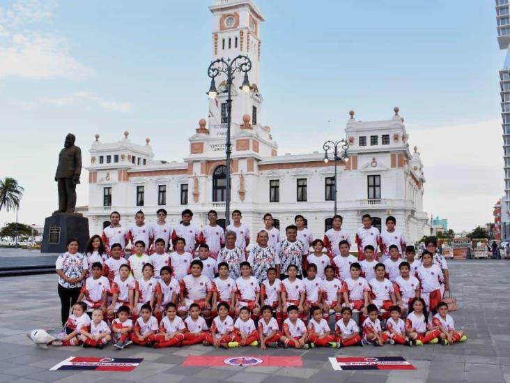 Se toman foto oficial en el Puerto