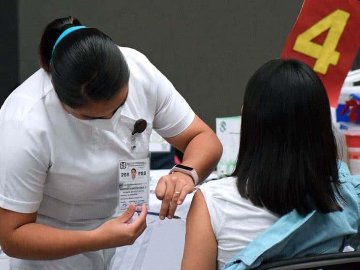 Invita IMSS a vacunarse contra covid a derechohabientes de 12 a 17 con comorbilidad