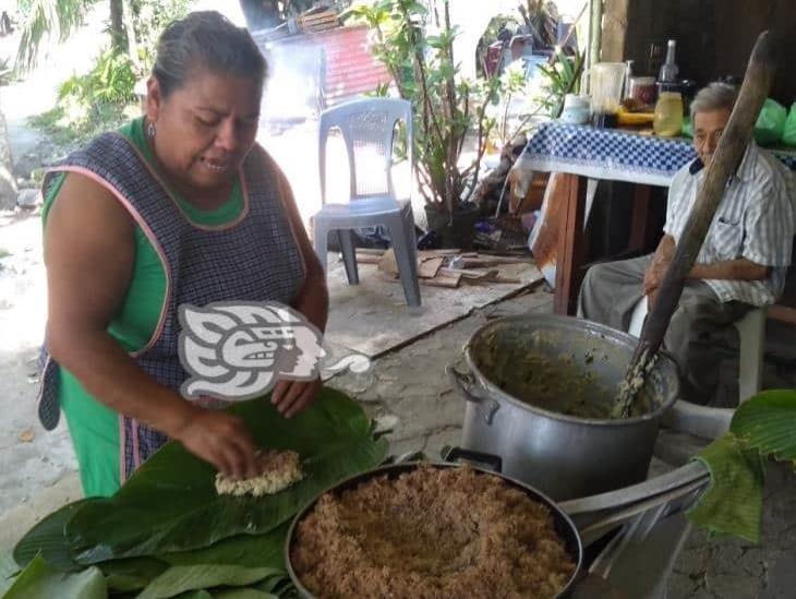 Doña Ada prepara su tradicional tamaliza para celebrar a San Judas Tadeo