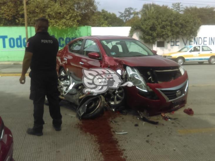 Motociclista sale lesionado tras ser impactado por auto en bulevard Córdoba-Peñuela