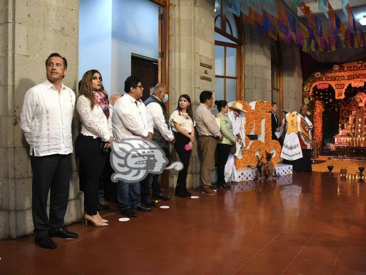 Inauguran altar de Día de Muertos en Palacio de Gobierno de Veracruz