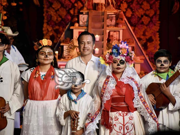 Inauguran altar de Día de Muertos en Palacio de Gobierno de Veracruz