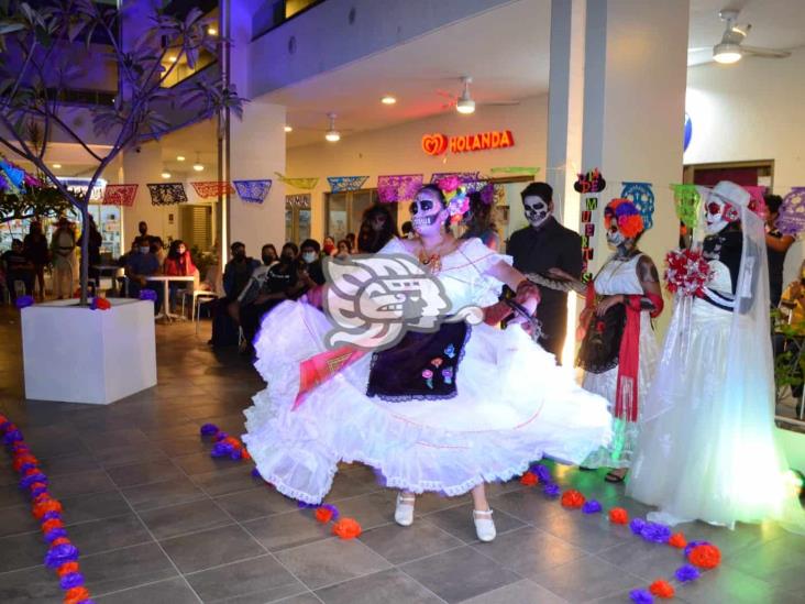 Realizan concurso de catrinas vivientes en Puerto de Veracruz