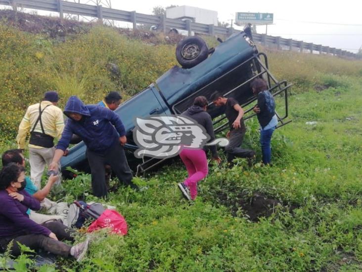 Vuelca camioneta en la Puebla-Orizaba; hay dos lesionados