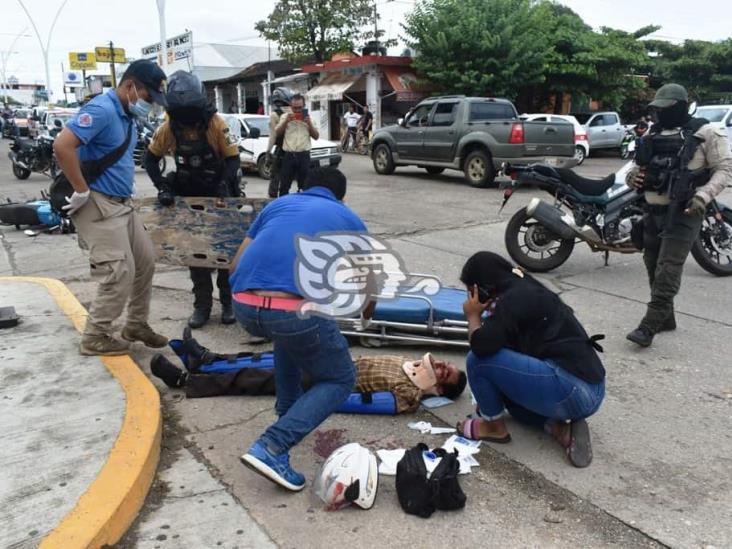 Huye tras impactar a motociclista en Acayucan