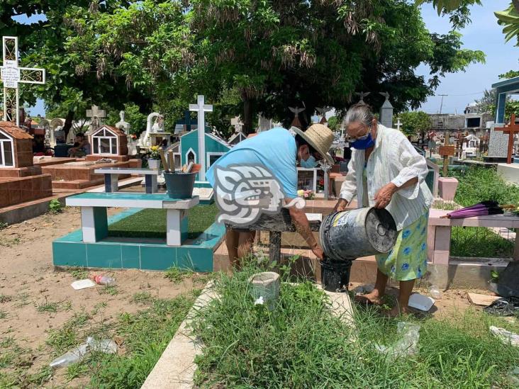 Listos panteones de Veracruz para recibir visitas el Día de Muertos