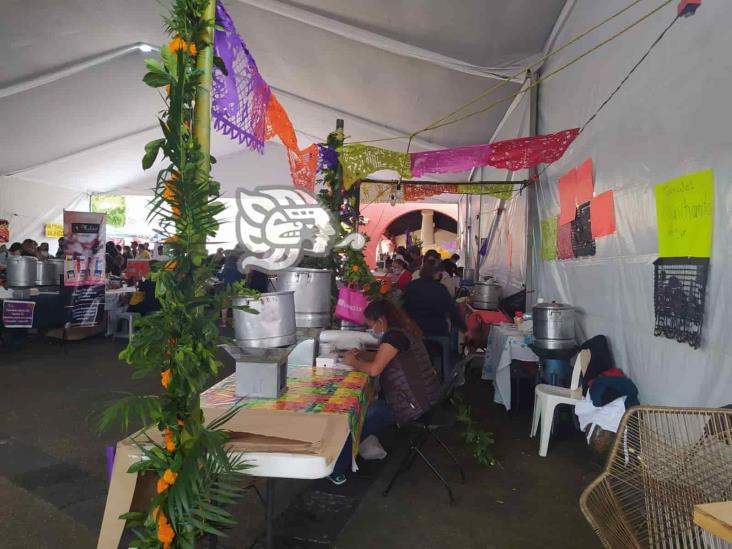 Deleitan a xalapeños con festival del tamal, pan y chocolate en plaza Xallitic