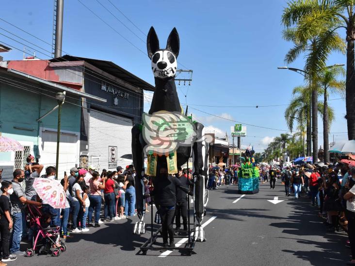 En Orizaba, desfile del Día de Muertos colorea la ciudad