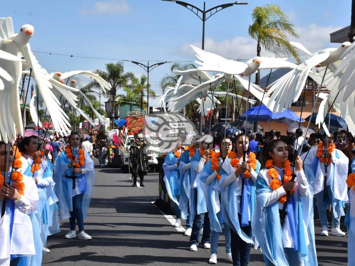 En Orizaba, desfile del Día de Muertos colorea la ciudad