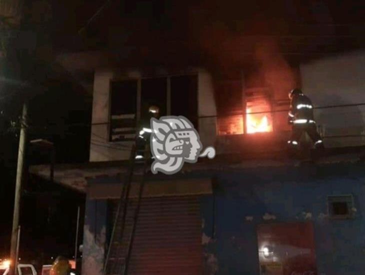 Corto circuito genera incendio en un domicilio de Minatitlán