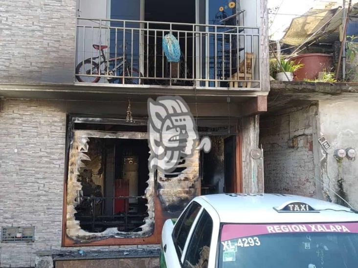 Gato derriba veladora de altar y provoca incendio en colonia Progreso, en Xalapa