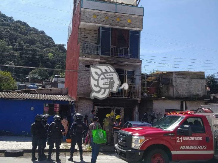 Gato derriba veladora de altar y provoca incendio en colonia Progreso, en Xalapa