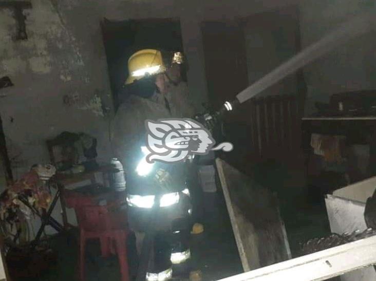 Corto circuito genera incendio en un domicilio de Minatitlán