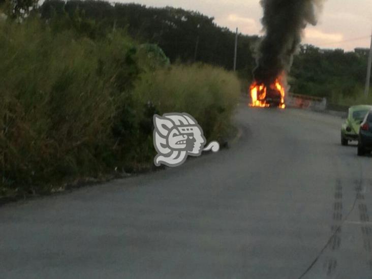 Se incendia auto en Veracruz 