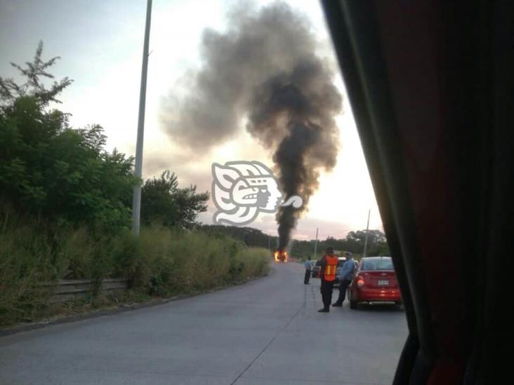 Se incendia auto en Veracruz 