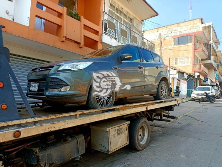 En Acayucan, Fuerza Civil detiene a dos varones con camioneta robada  