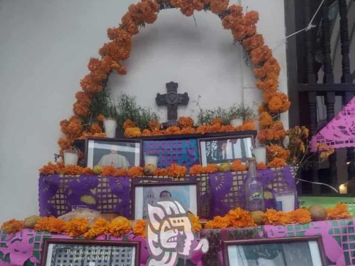 Dedican altar de muertos a desaparecidos y al padre Víctor en Catedral de Veracruz