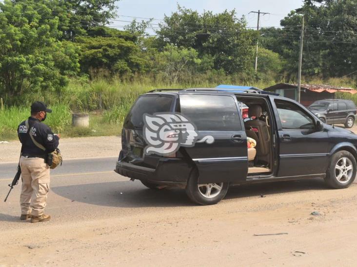 Familia de Minatitlán sufre accidente en la Transístmica