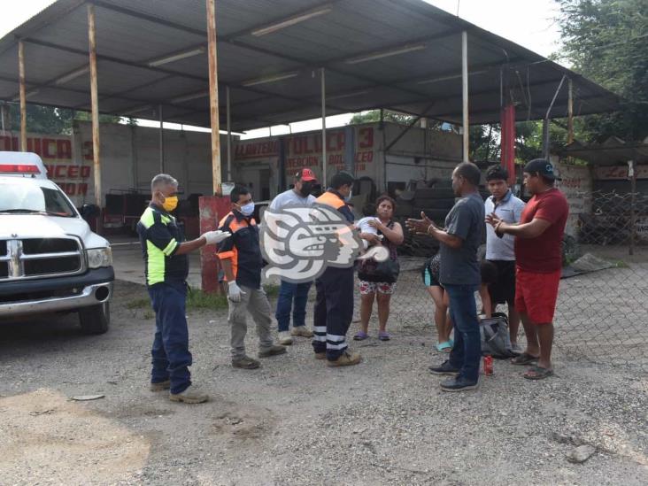 Familia de Minatitlán sufre accidente en la Transístmica