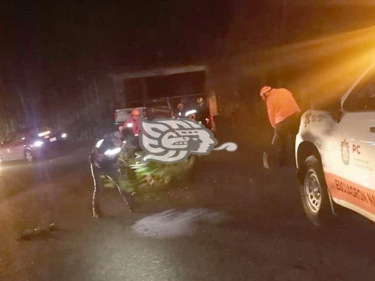 Pareja derrapa en moto en la carretera Banderilla-Naolinco