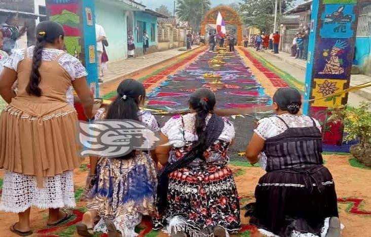 Entre danzas y semillas, pobladores de Ixhuatlancillo celebran Día de Muertos