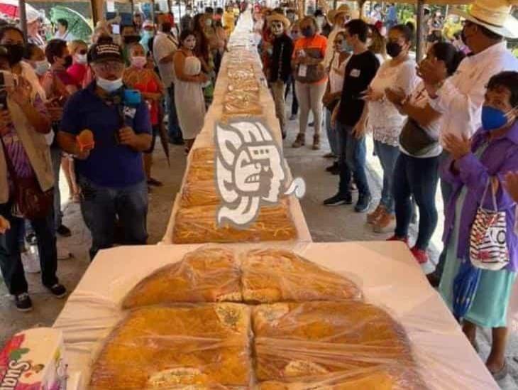 El pan de muerto más grande de la cuenca fue hecho en Carlos A. Carrillo
