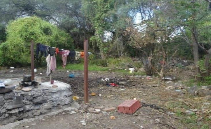 Niño violentado es enterrado en una maleta en el patio de su casa; detienen a su papá