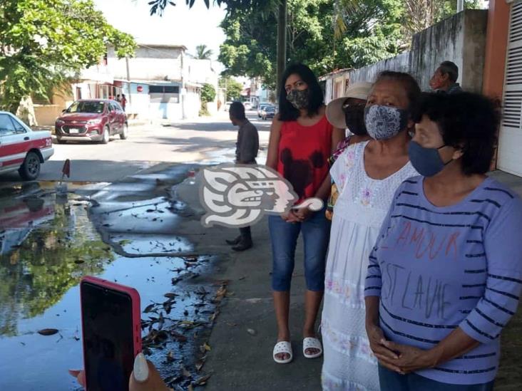 Obras de CFE causaron brote de aguas negras, reclaman familias