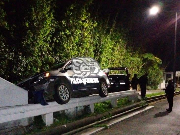 Patrulla de la Policía Municipal de Córdoba choca contra puente vehicular de Fortín