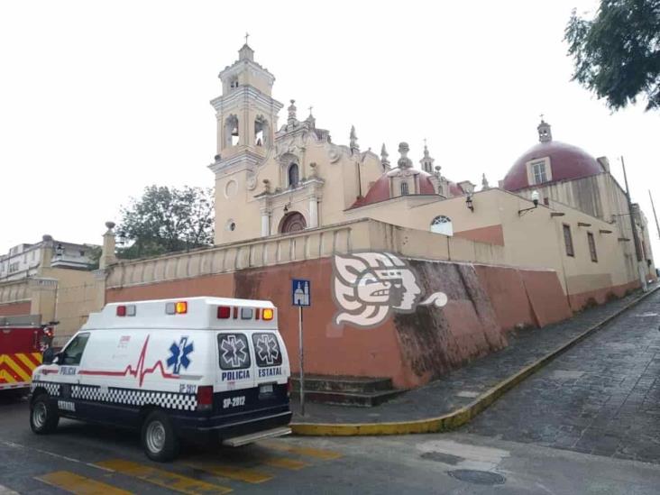 Evitan suicidio; sujeto pretendía arrojarse de cúpula de iglesia en Xalapa