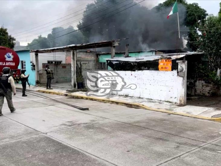 Sujeto le prende fuego a vivienda de Cardel