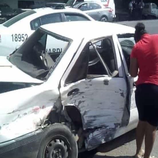 Aparatoso choque en Los Robles: 2 heridos