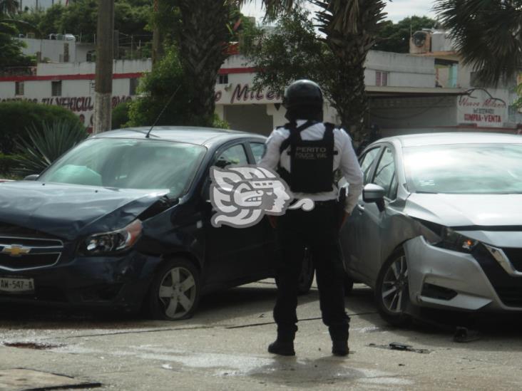 Dos vehículos chocaron en la colonia María de la Piedad