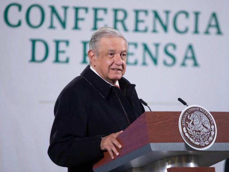 López Obrador manda felicitaciones para Canelo Álvarez y Checo Pérez