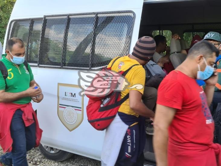 Despliegan operativo de contención contra caravana migrante en el sur de Veracruz