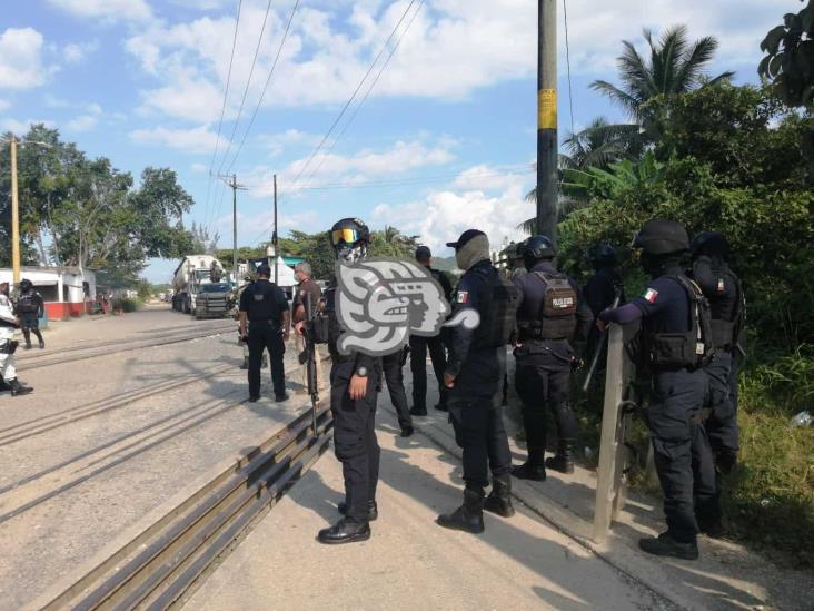 Despliegan operativo de contención contra caravana migrante en el sur de Veracruz