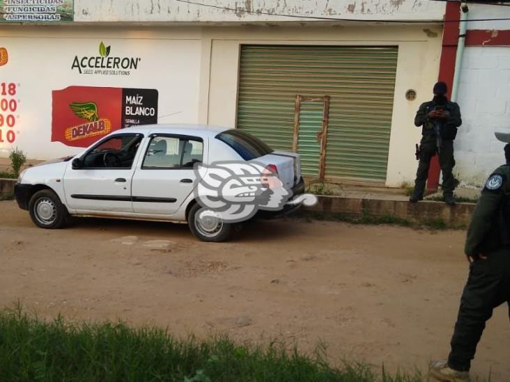 Vehículo con reporte de robo causó movilización en Acayucan