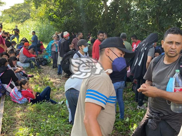 Despliegan operativo de contención contra caravana migrante en el sur de Veracruz