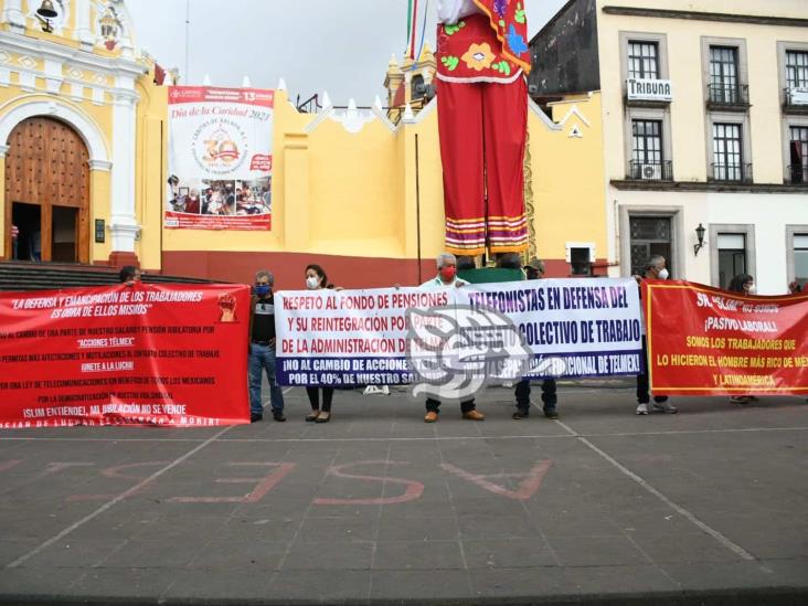 Empleados de Telmex en Xalapa protestan, ven derechos laborales en jaque