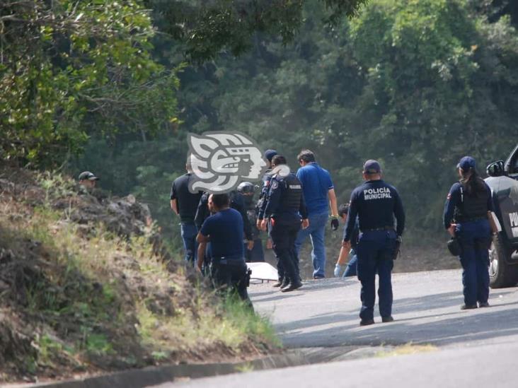 Encajuelado y en un barranco, hallan cuerpo de familiar de ex titular de SSP