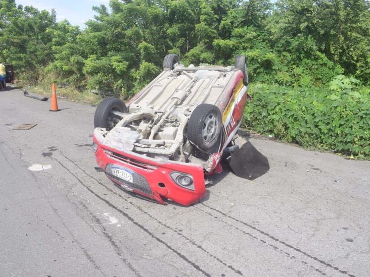 Impactan a taxi y muere pasajero en el libramiento Paso del Toro-Santa Fe