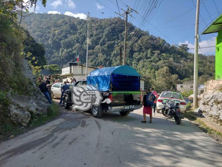 Con bloqueo, habitantes de Mixtla y Texhuacan exigen la realización de obras